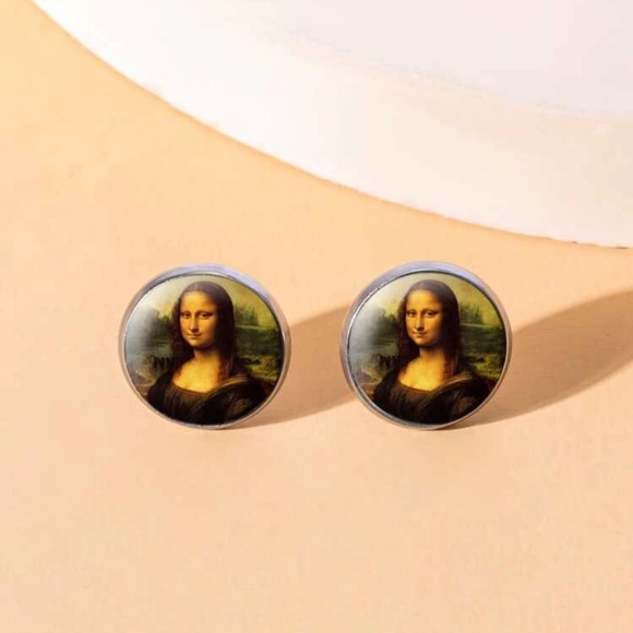 🖼 Awesome Mona Lisa Button Stud Earrings 🖼 - Picture 3 of 4